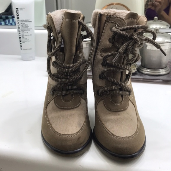 Boots - Picture 2 of 6